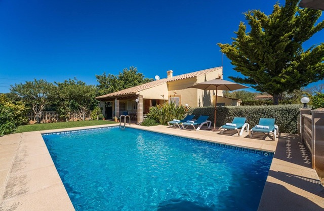Stylish Country House with Pool