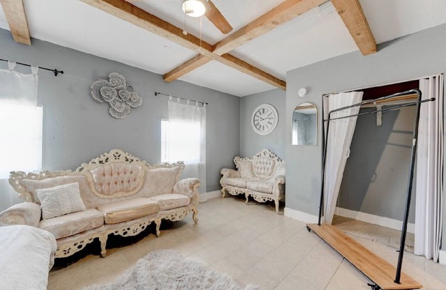 Stylish & cozy 5 bedroom 2 bath home in the city