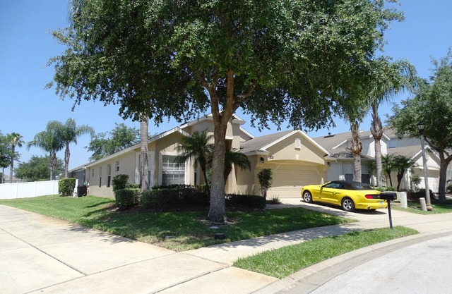 Stylish Ever Popular House with Large Solar Heated Pool/Spa in Gated Community