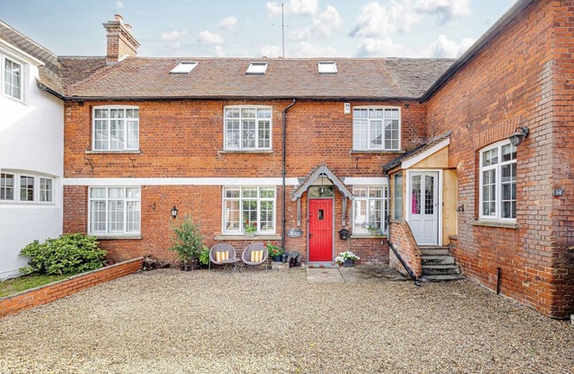 Stylish 3-Bed Home Close to Stansted Airport