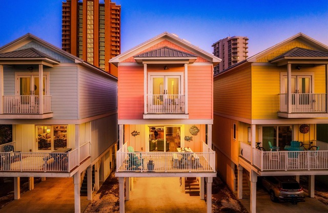 Stylish Girls Nov Beach Trip! Walk to attractions!