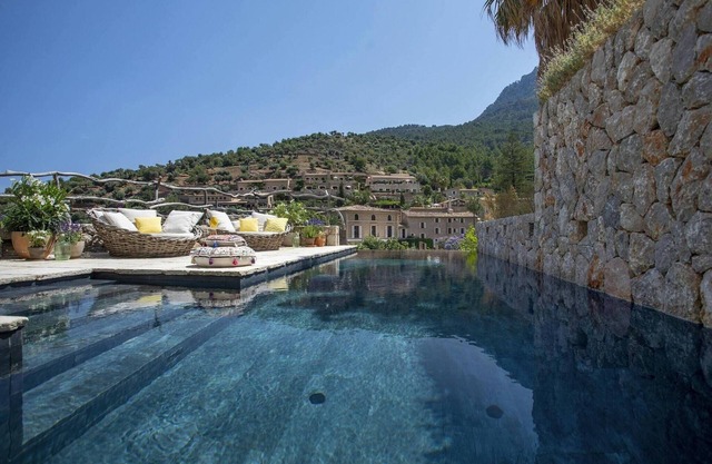 Stylish holiday home with Deia views