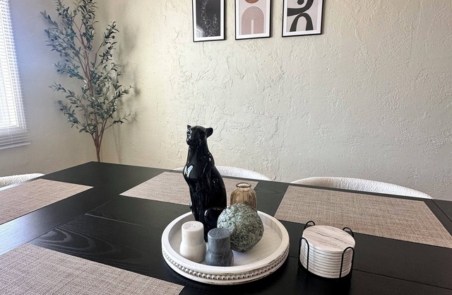 Stylish home, near UNM, Downtown, Old Town & Nob Hill