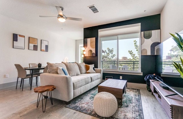 Stylish Hotel/Apt on Riverwalk Pvt parking Pets