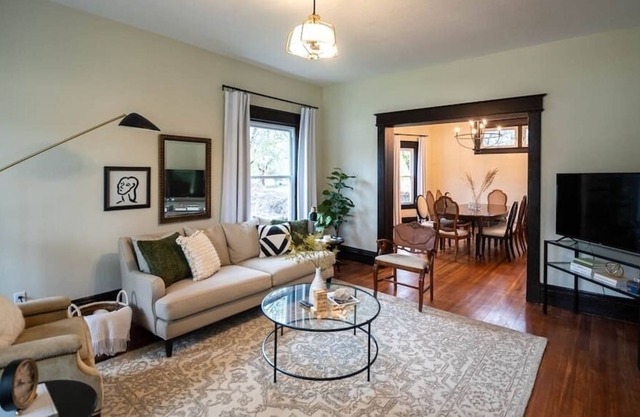 Stylish Large Home with King Bed Near East Village