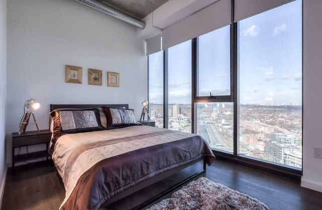 STYLISH LOFT STYLE 2 BEDROOM 2 BATHROOM IN THE HEART OF TORONTO