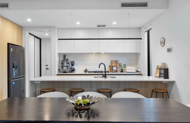 Stylish Mount Lawley Retreat, Walk to Beaufort Street