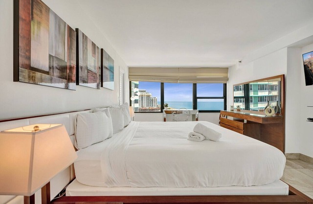 Stylish Oceanfront 2 BR 1.5 BA Condo with Resort Amenities, Pools, Gym, Sauna 1402