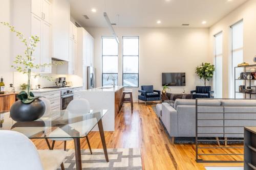 Stylish & Perfectly Located Luxury 2-Bed Townhome