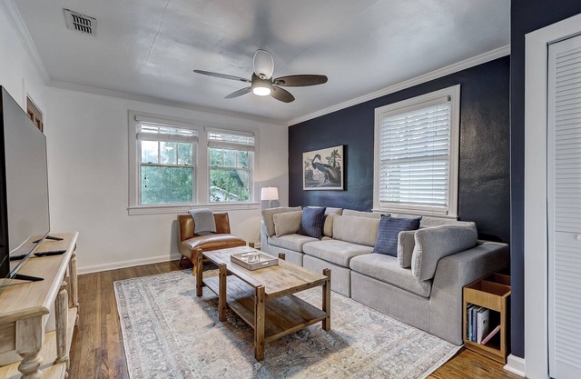 Stylish Riverside Retreat | Hospitals Nearby