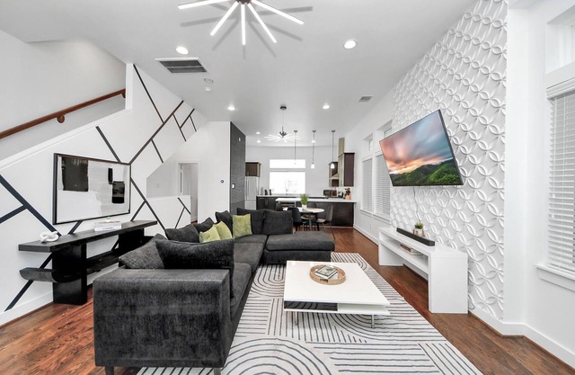 Stylish Rooftop East Downtown 3BR Near Everything