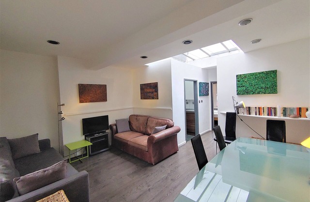 Stylish Soho Apartment Sleeps 4