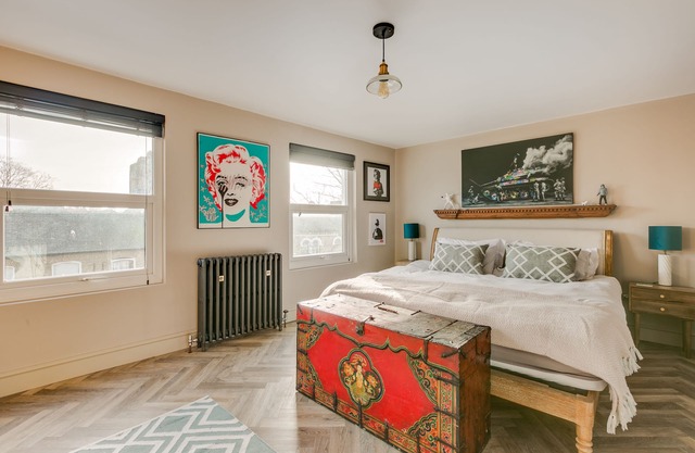 stylish two bedroom flat in Peckham 5 minutes from station