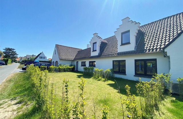 Stylish villa in walking distance of the sea