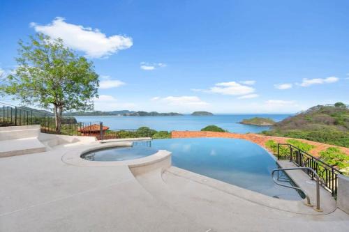 Stylish Villa with Brand-New Furniture, Panoramic Ocean Views, and Infinity Swimming Pool & Hot Tub