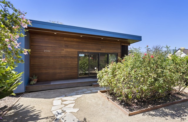 Stylish Westlake Guest House/Large Yard/Mountain View/Parking/Central Location