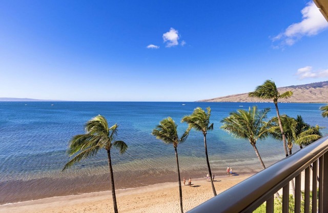Sugar Beach PH35 Amazing Front Row Oceanviews and a Beautiful Direct Beachfront Condo Home
