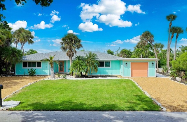 Sugarfish: 3 BR/3BA Perfect Near Beach Getaway!
