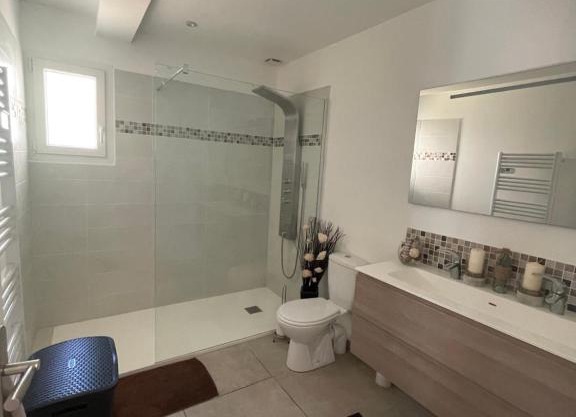 Suite 16m2 indépendante dans villa