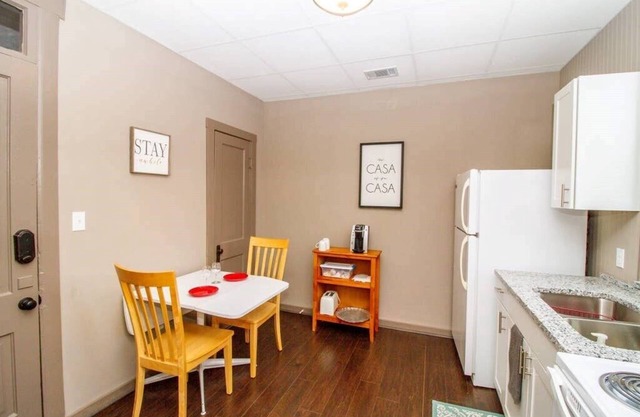 Suite #2 - 1 Bed 1 Bath in Downtown Hermann