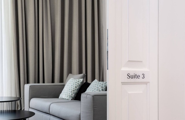 Suite 3 - The Park Suites