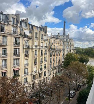 Suite avec balcon vue Tour Eiffel