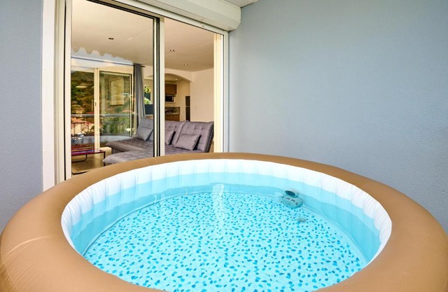 Suite avec jacuzzi et vue sur la campagne- BED AND COFFEE FRIENDS