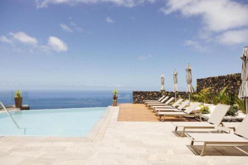 Suite con Piscina, Terraza Privada y Espectaculares Vistas al Mar