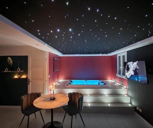 Suite cristal LovingSpa avec jacuzzi privatif