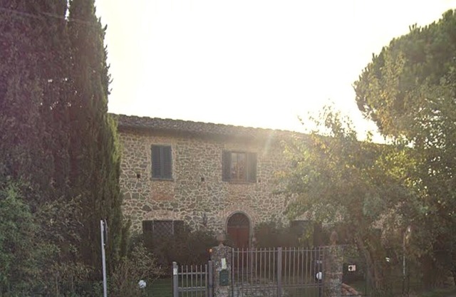 Suite in Tuscan farmhouse between Florence and Arezzo with wifi and pool