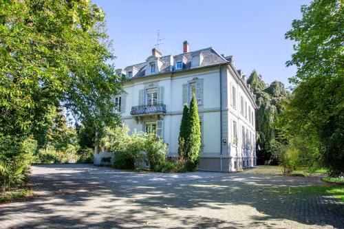 Suite Spacieux , Maison de Maître, parking Gratuit, MULHOUSE CENTRE