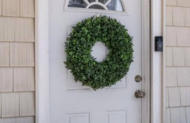 Summer bungalow for all seasons. Located in Highlands a ferry ride to NYC.