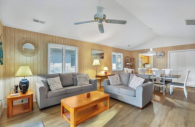 Summer Cottage Unit 1: 3 BR, 2 BA in Myrtle Beach, Sleeps 8