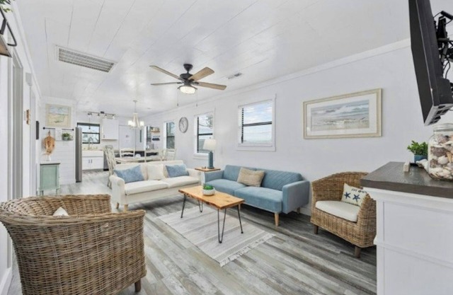 Summer Times #7- 2BR/2BA- Pool- Walk to Beach
