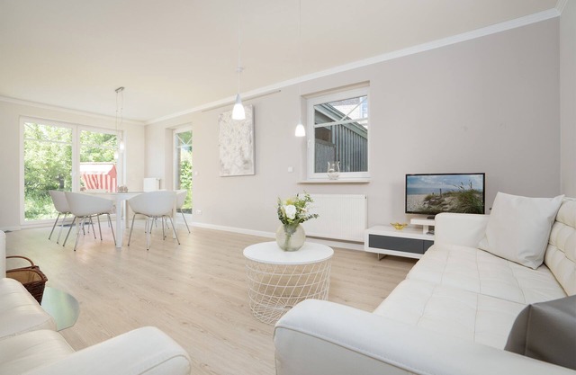 Summertime vacation home with terrace and beach chair in Eutin-Fissau