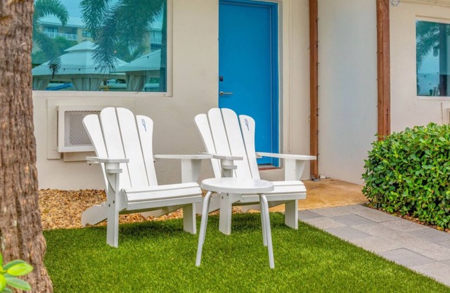 Sun, Sand, and Sea: Your Home Away from Home in St. Pete Beach! 2 Outdoor Pools