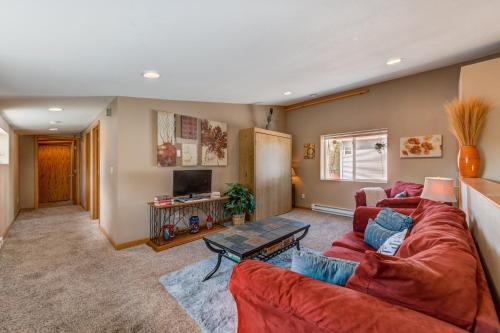 Sunbeam Condo - Beautiful 2 Bedroom Stay by Beach