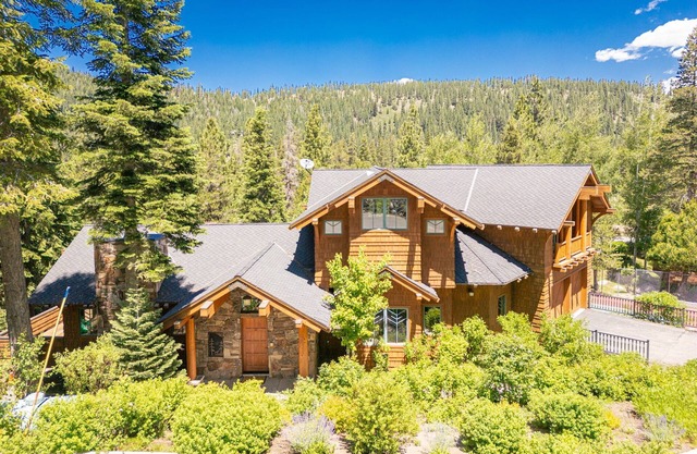 Sundance Lodge By Tahoe Getaways - Luxury 5 BR in Palisades with Ski Shuttle
