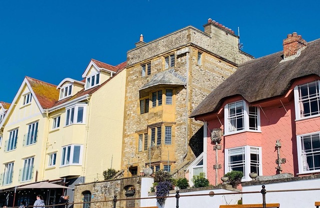 Sundial House Beachfront Arts & Crafts Period House