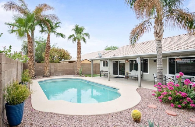 Sunkissed Private Pool 3BR Oasis w/Outdoor Lounge