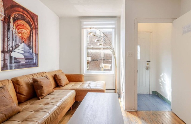 Sunlit 2BR in Plateau Mont-Royal | Downtown
