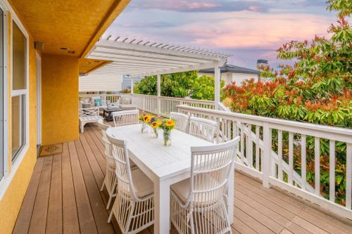 Sunlit La Jolla Village Gem with Peak Ocean Views