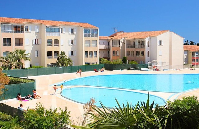 Sunny 1-Bedroom Apt with Pool, Near Old Fréjus, Sleeps 4