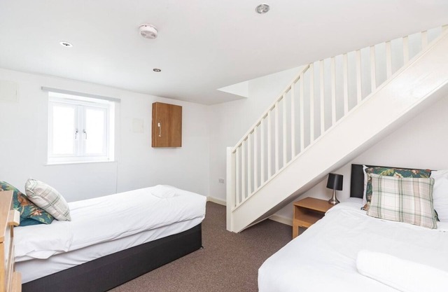 Sunny and spacious 3-bedroom house in Maidstone, ideal for a relaxing, comfortable stay.
