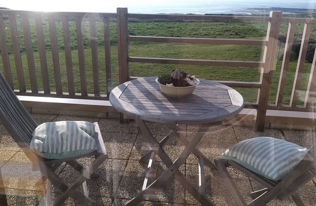 Sunny appartment with panoramic view on the Channel and the English coastline