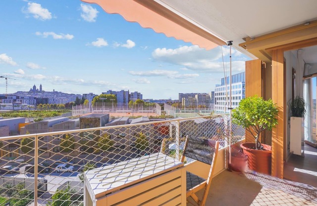 Sunny apt with view of Paris and the Sacré-Cœur