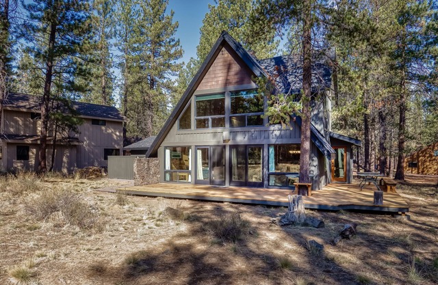 Sunny Cabin with Private Hot Tub, - Dogs Welcome