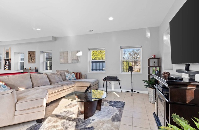 Sunny City Accommodations - Close to METRO and UMD