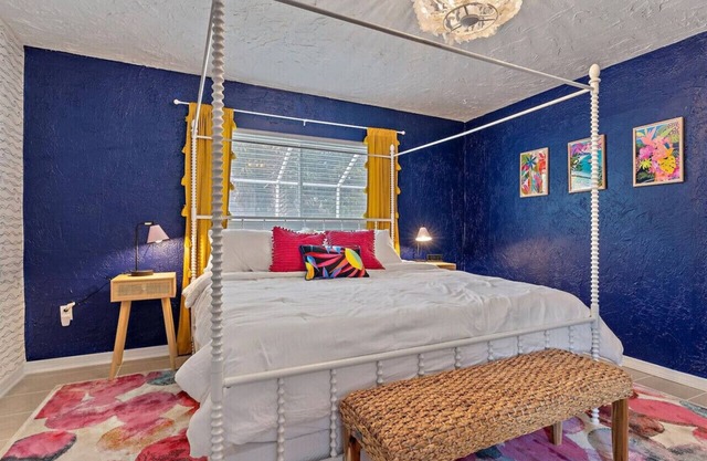 Sunny Escape-Murals-Spa-Grill-Fire Pit Fun-Beaches