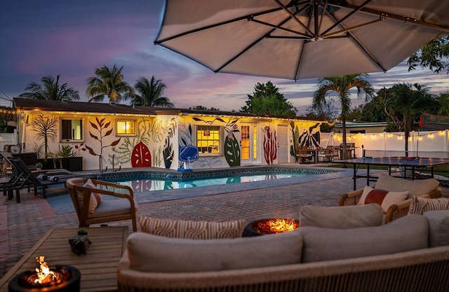 Sunny-Haven 3 Bedroom PoolVilla With GameRoom near the Beach & Shopping Centers
